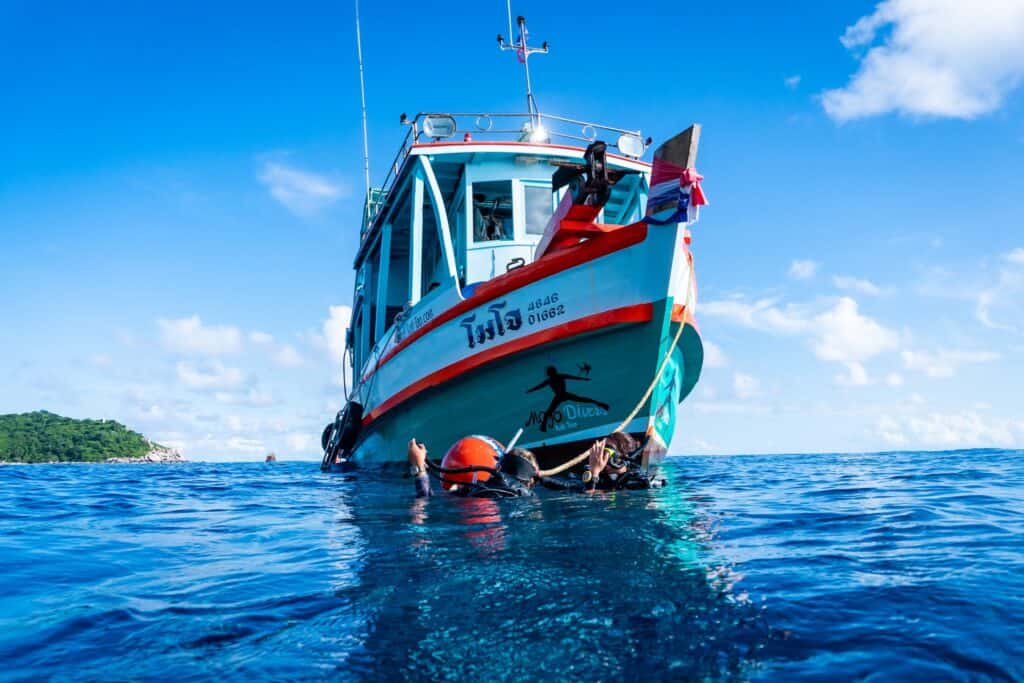 Koh Tao diving is better with a small boat. 