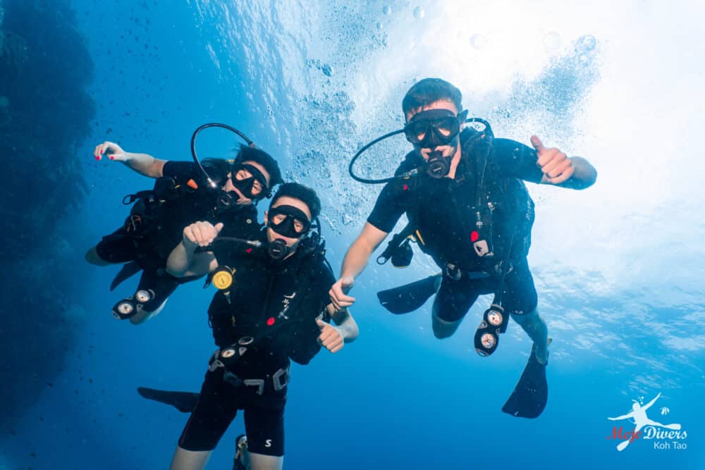 A group of learning to dive on Koh Tao