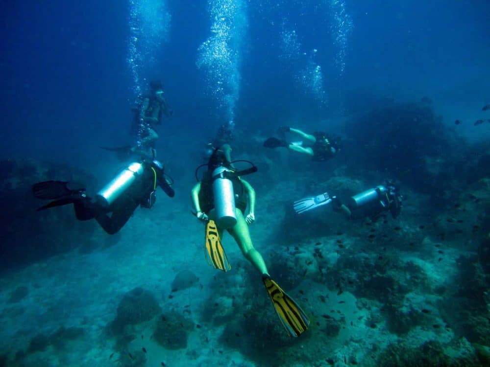 A group of students during their open water diving course on Koh Tao, the nitrox online course can be included at the same time.